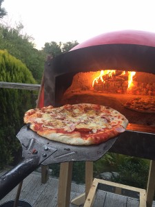 stone-pizza-cooking